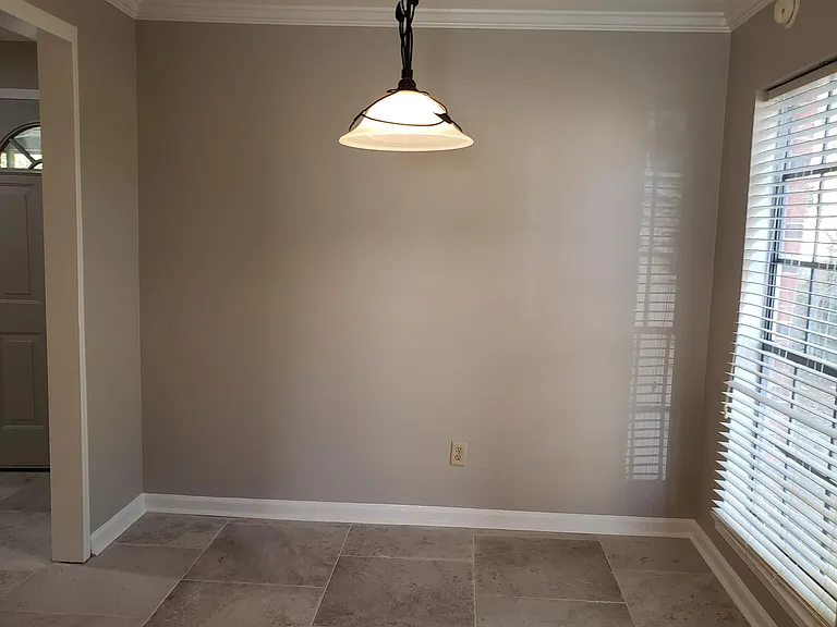 Eat-in Kitchen (Breakfast Area)