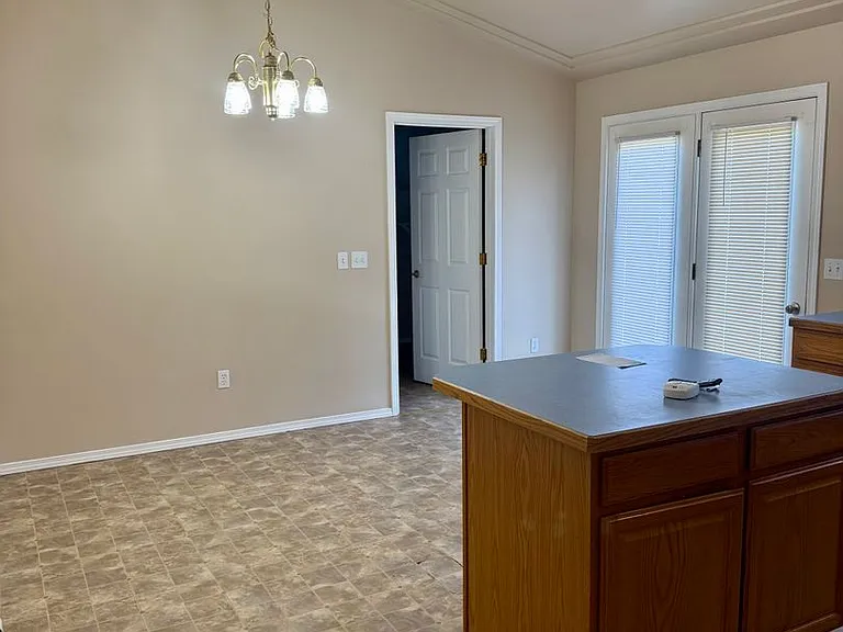 1001 E Missoula Ave — Photo 9