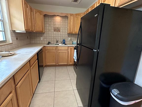 5th image of 2733 Woodside Ave