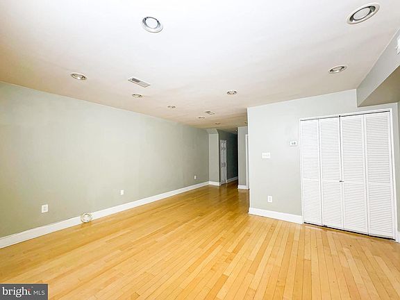 4th image of 1835 D St NE