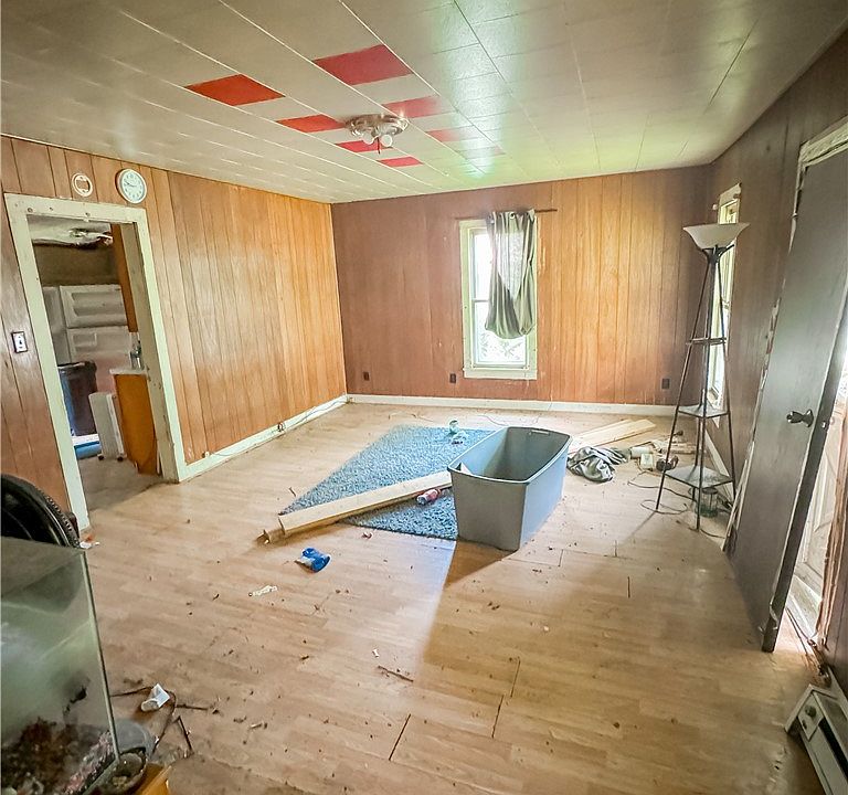 2nd image of 524 2nd St
