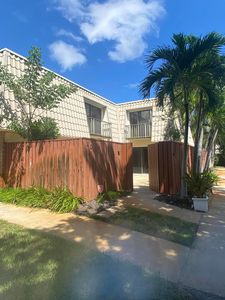 1700 Embassy Drive #204, West Palm Beach, FL, 33401