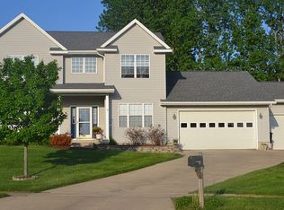 909 James Ct, Waunakee, WI 53597