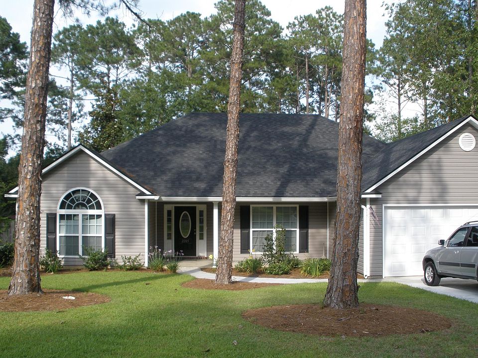 1st image of 2205 Oakgrove Cir