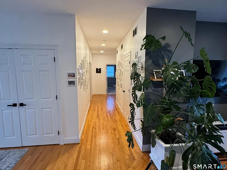 556 Hill St — Photo 22
