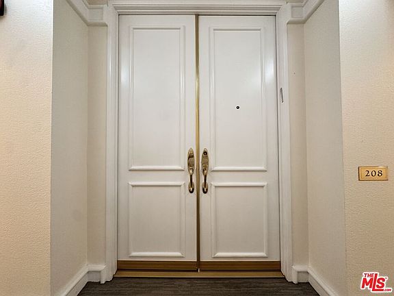 3rd image of 1131 Alta Loma Rd APT 208