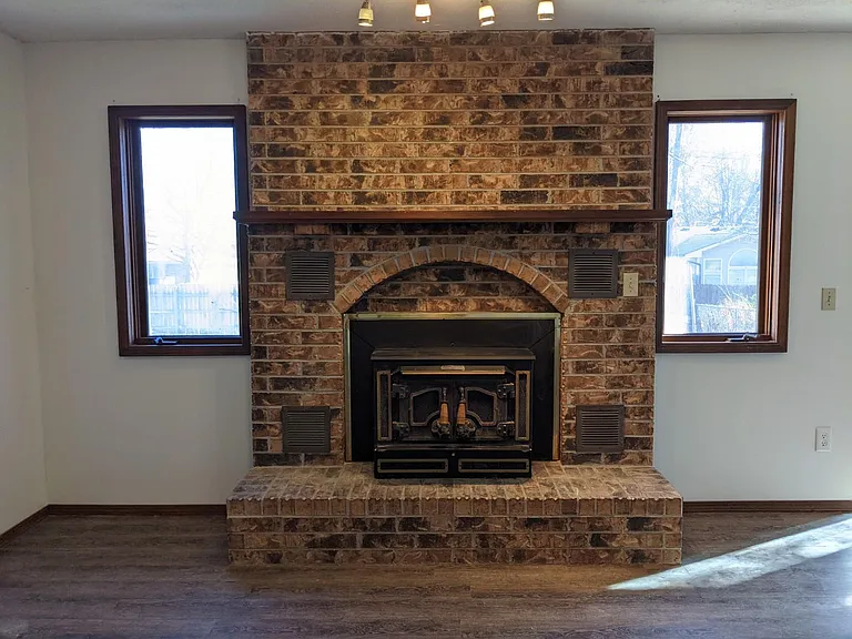 1426 S Saint Marys Ave — Photo 3
