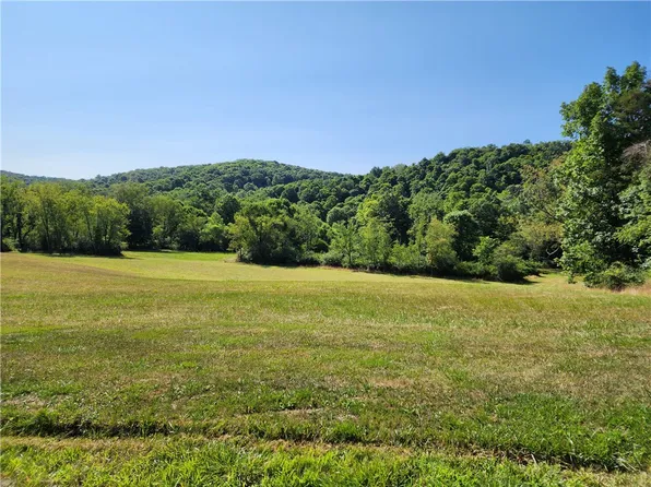 542 Little Creek Rd, Evans City, PA 16033