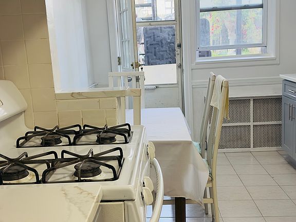 4th image of 725 Avenue X #1