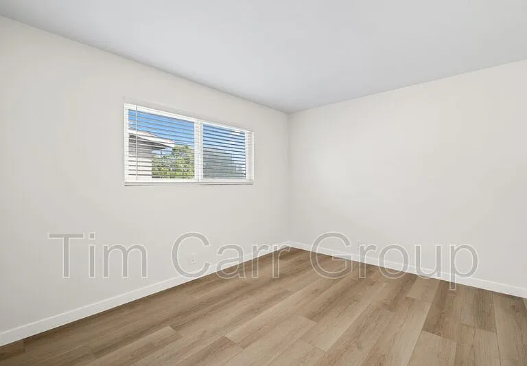 121 E Bay St #D — Photo 14