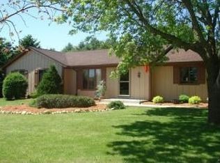 W339N6695 Loghouse Cir, Oconomowoc, WI 53066