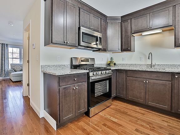 4th image of 3 Nutfield Ct #25