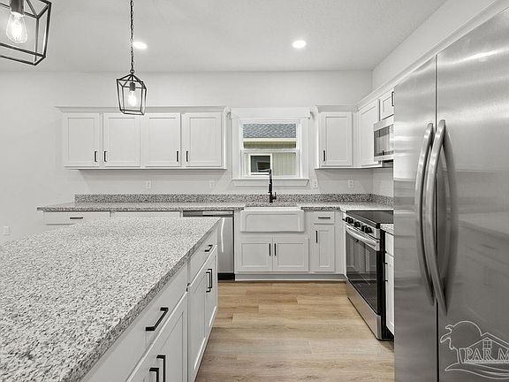 4th image of 3261 Glade Dr