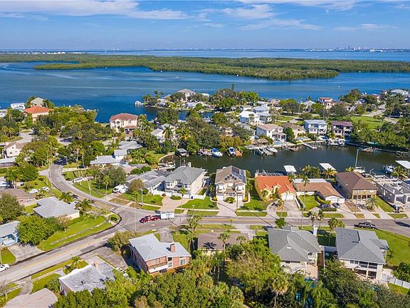 3rd image of 1840 Bayou Grande Blvd NE