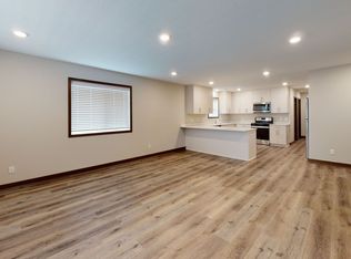 609 12th Ave SE #1, Minneapolis, MN 55414
