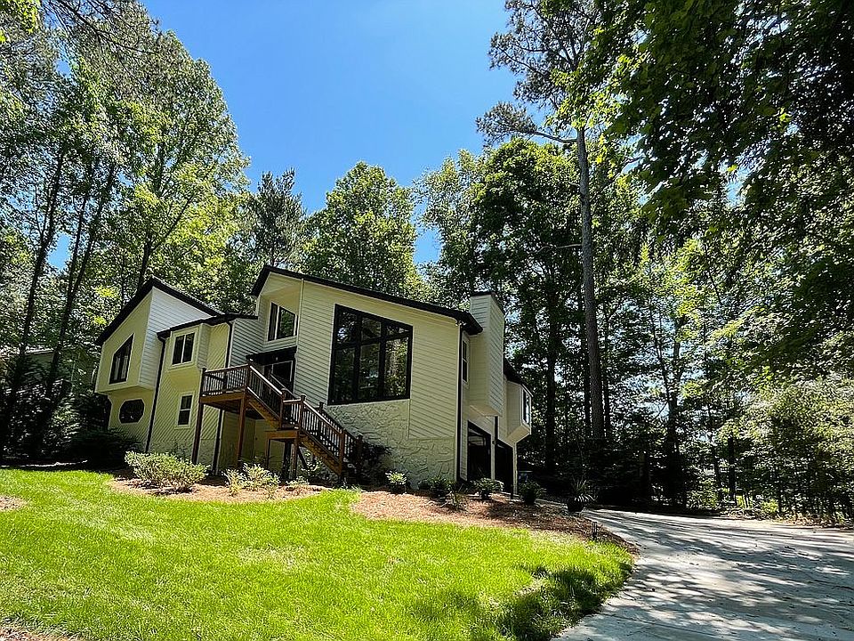 2nd image of 2710 Pine Cone Ln