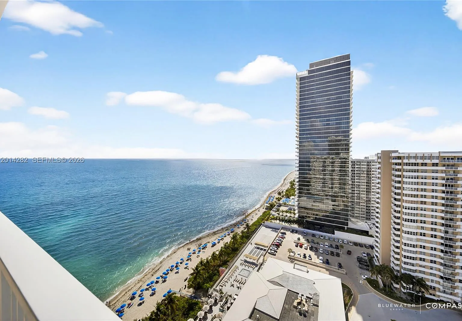 Hemispheres Condo — Photo 2
