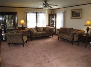 445 Franklin Ln, Elk Grove Village, IL 60007