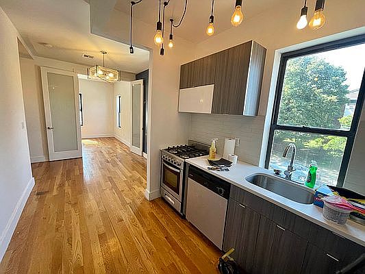 4th image of 222 Palmetto St #2L