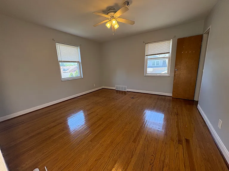 100 Iola Rd #4 — Photo 11