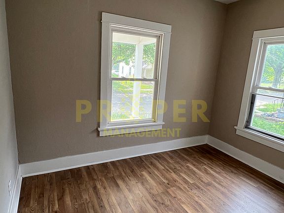 5th image of 229 S Ardmore Ave
