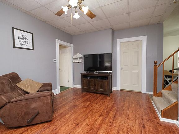 3rd image of 124 Mill St