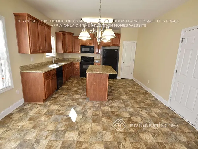5561 Hickory Stone Dr — Photo 6