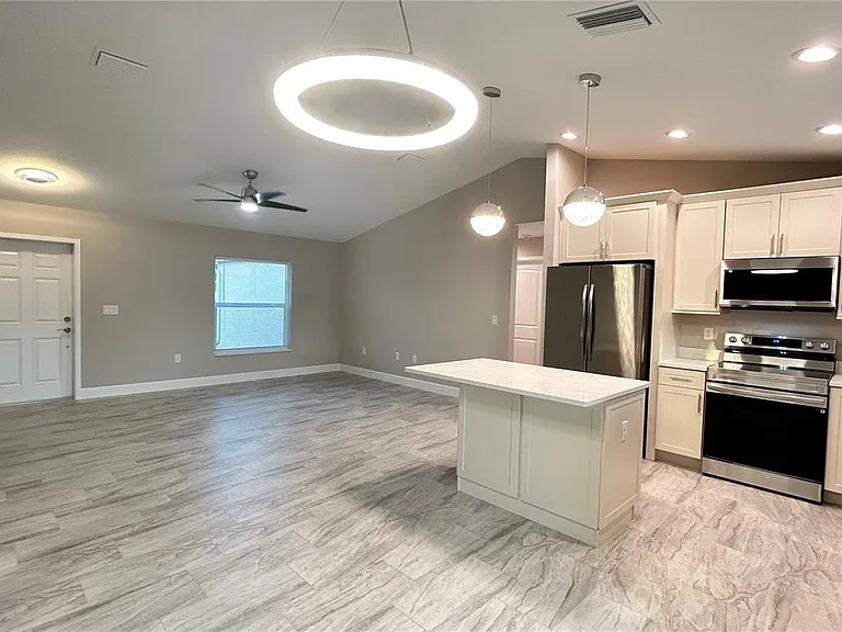 3255 Thurston Ave — Photo 13