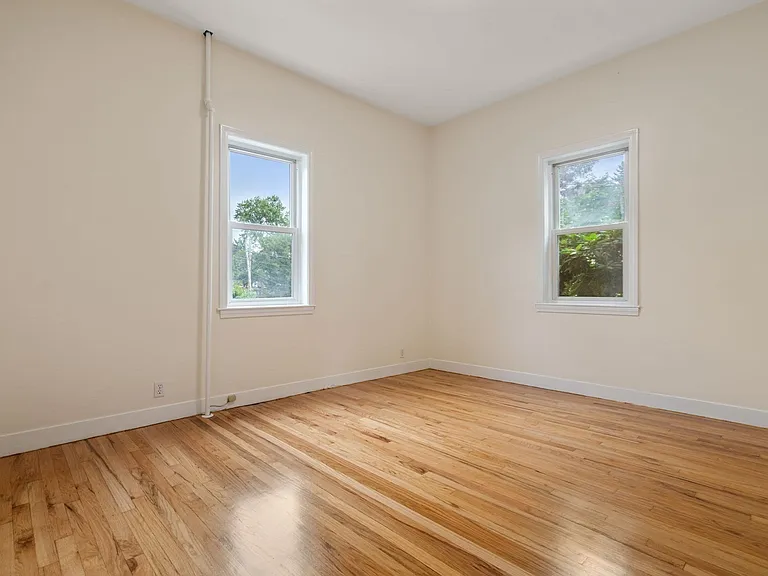 10 Frances St #10 — Photo 7