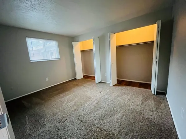 Broadmoor Apartments