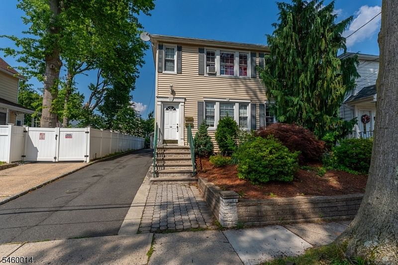 1st image of 139 Coddington St