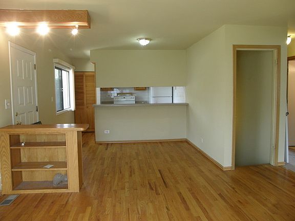 5th image of 2S727 Winchester Cir E #E1
