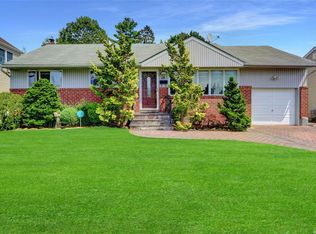 19 Williams Ave, Syosset, NY 11791