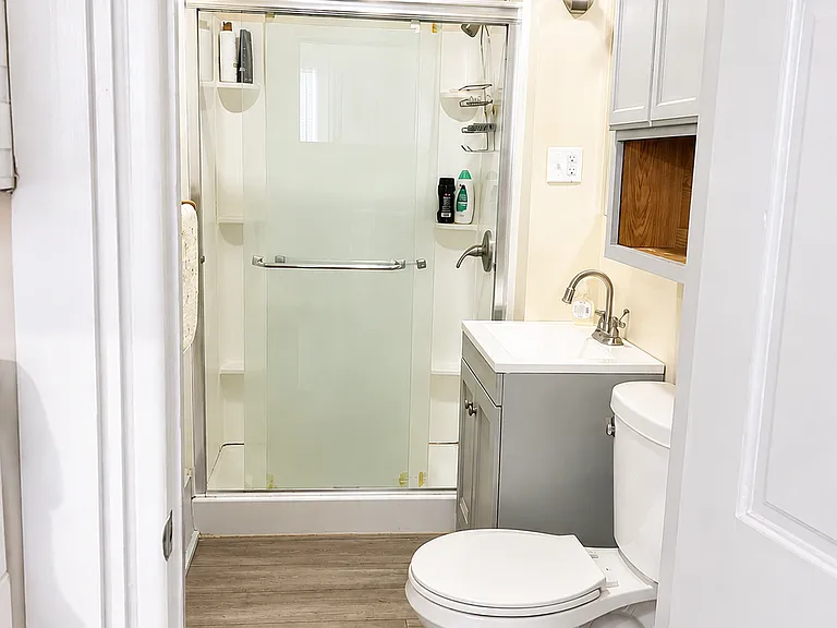 935 Prospect Ave NE #1B — Photo 8