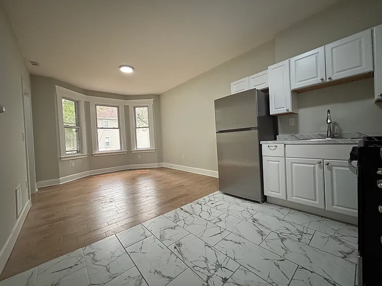 207 Goodrich St #209 — Photo 2