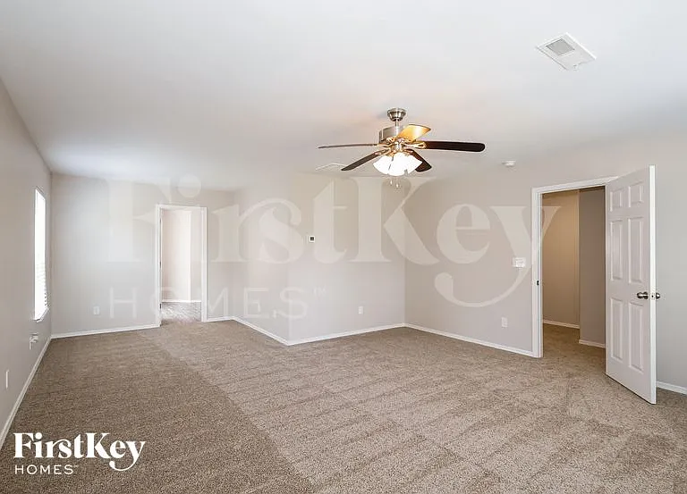 933 Silverberry St — Photo 8