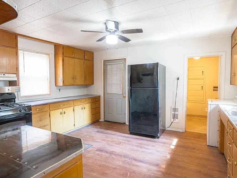 1227 Green Bay St — Photo 12