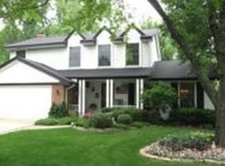 1326 Trinity Pl, Libertyville, IL 60048