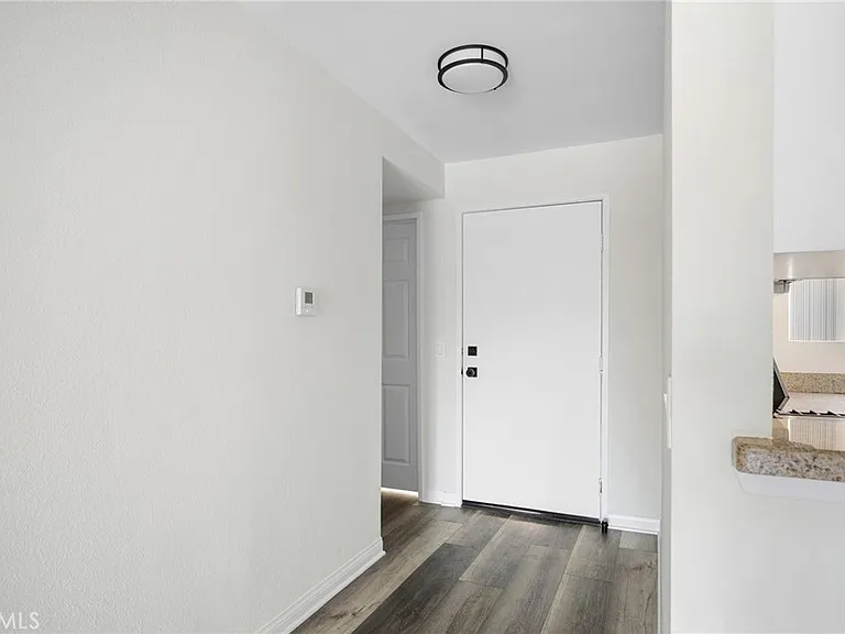 5565 Canoga Ave #307 — Photo 5