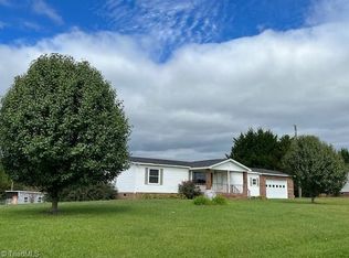 180 Cedar Lake Trl, Mount Airy, NC 27030