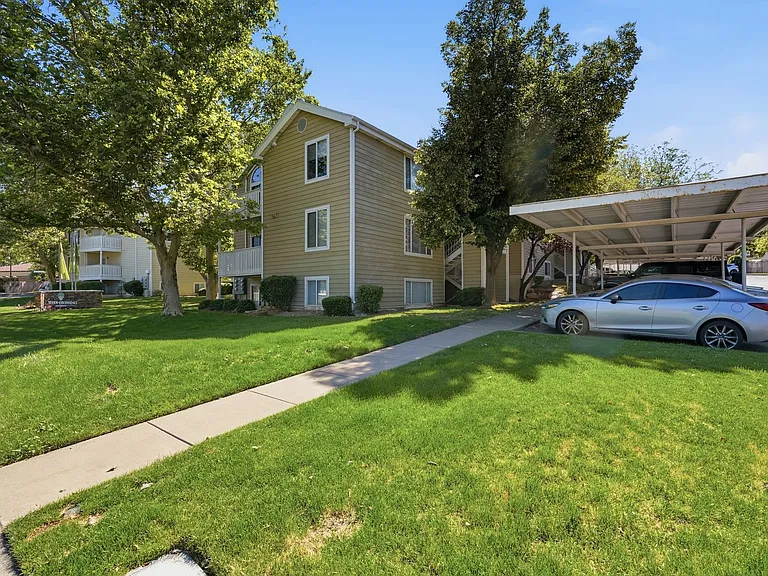 Woods Crossing Apartments — Photo 7