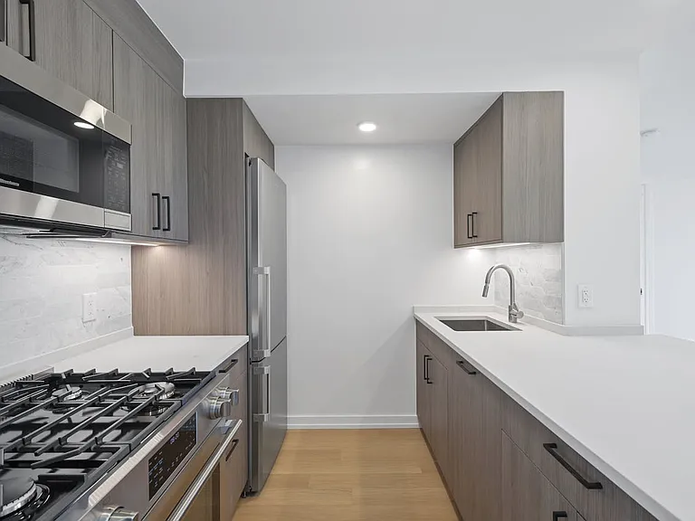 200 W 60th St #7G — Photo 15