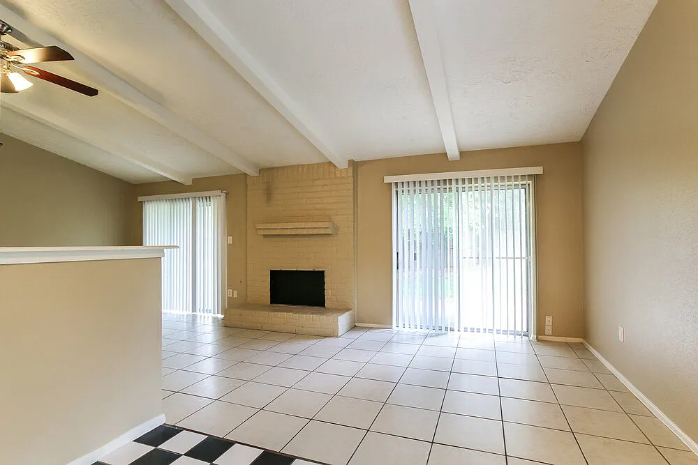 3 bed, 2.0 bath, 1488 sqft, $1,645 — Photo 4
