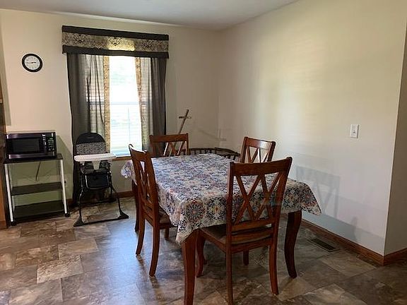 3rd image of 1100 Villa Cir