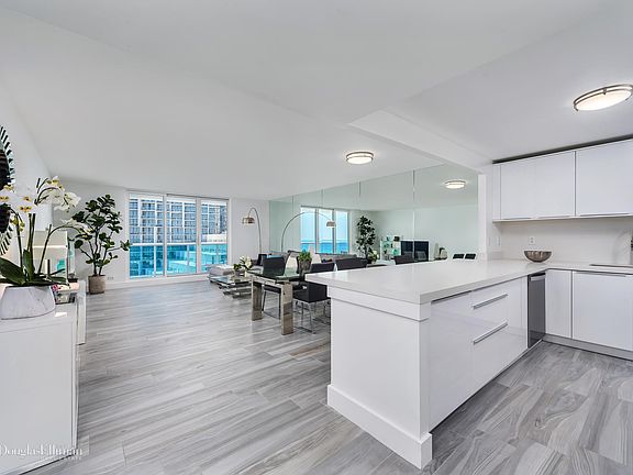 3rd image of 2301 Collins Ave APT 709