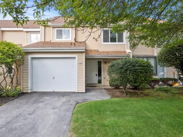 24 Winners Cir, Saratoga Springs, NY 12866