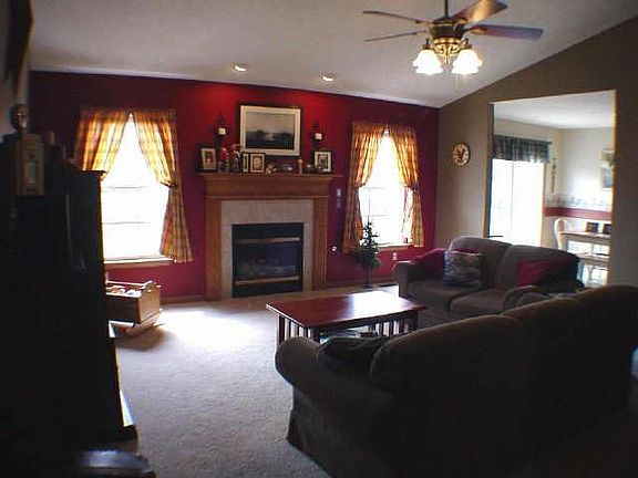 5th image of 40 Hickory Ln