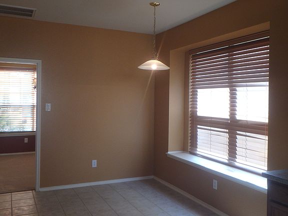 4th image of 1613 Broadmoor Dr