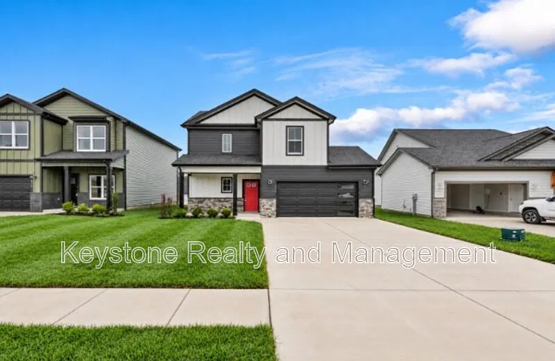 3 bed, 2.5 bath, 1690 sqft, $1,900 — Photo 1