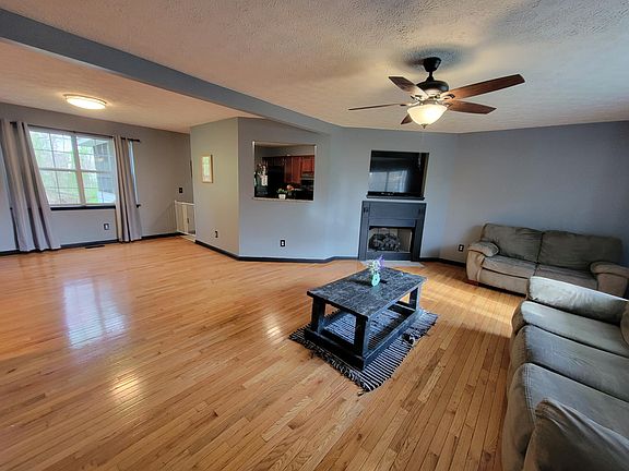 3rd image of 130 Oak Trl